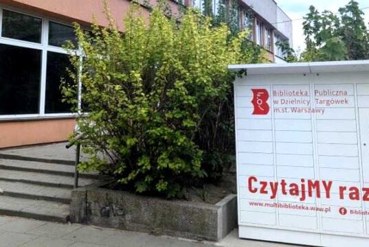 Książkomat przy bibliotece na Bazyliańskej. Fot. Multibiblioteka