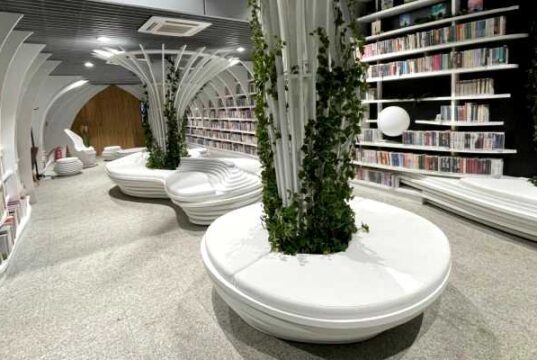 Metroteka - biblioteka na stacji Metro Kondratowicza. Fot. Metroteka